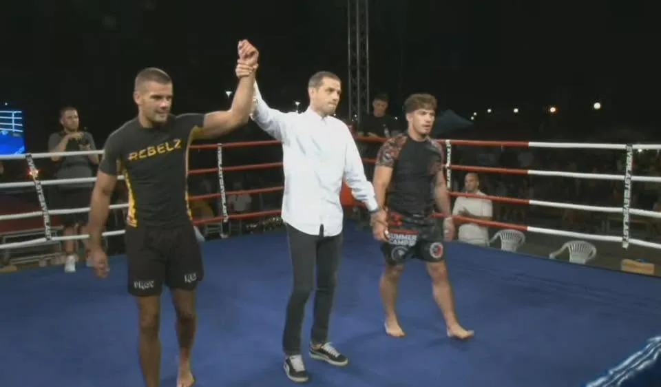 Šime Zrilić pobjedio je sinoć grappling superfight na boksačkoj priredbi u Dragama
